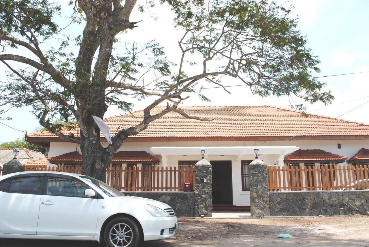 Miura Dutch Edge Hotel Negombo Esterno foto