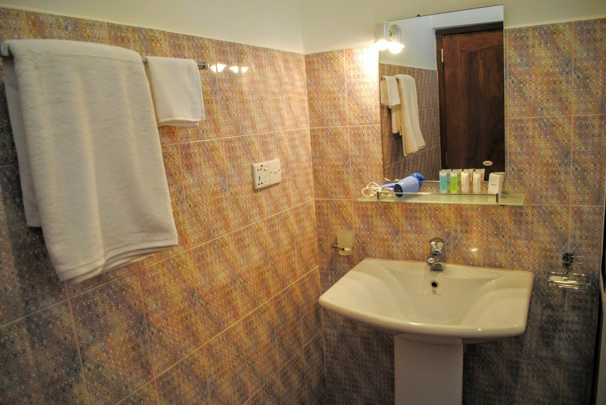 Miura Dutch Edge Hotel Negombo Esterno foto